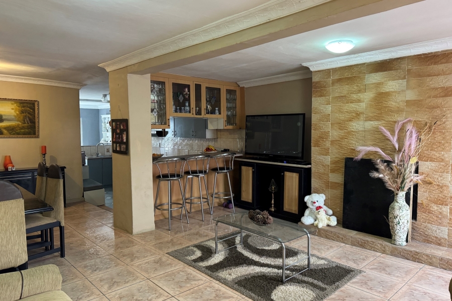 4 Bedroom Property for Sale in Malibu Village Western Cape